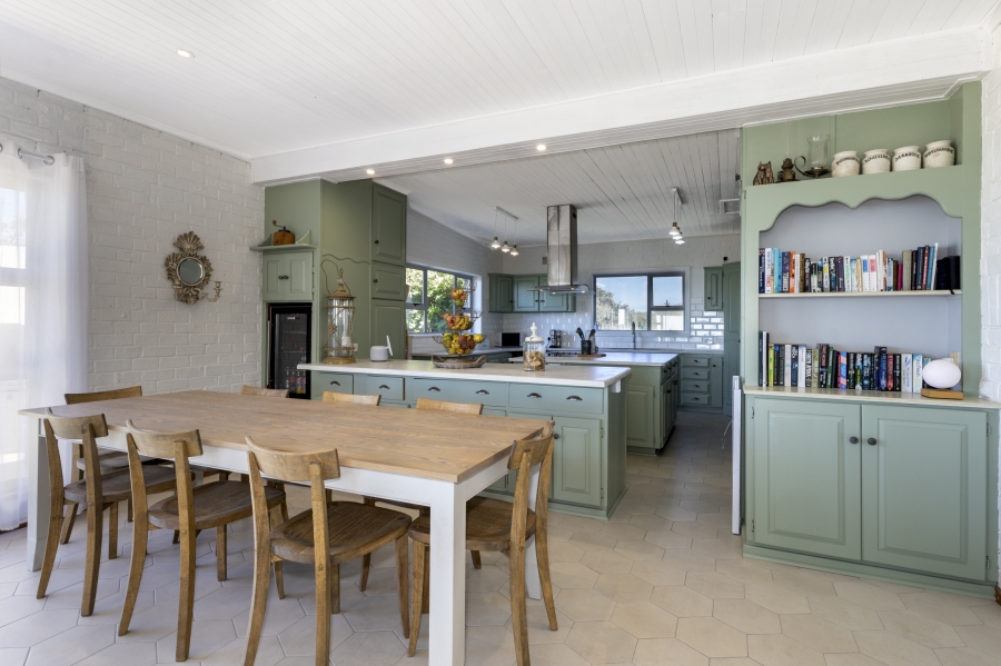 6 Bedroom Property for Sale in West Beach Eastern Cape